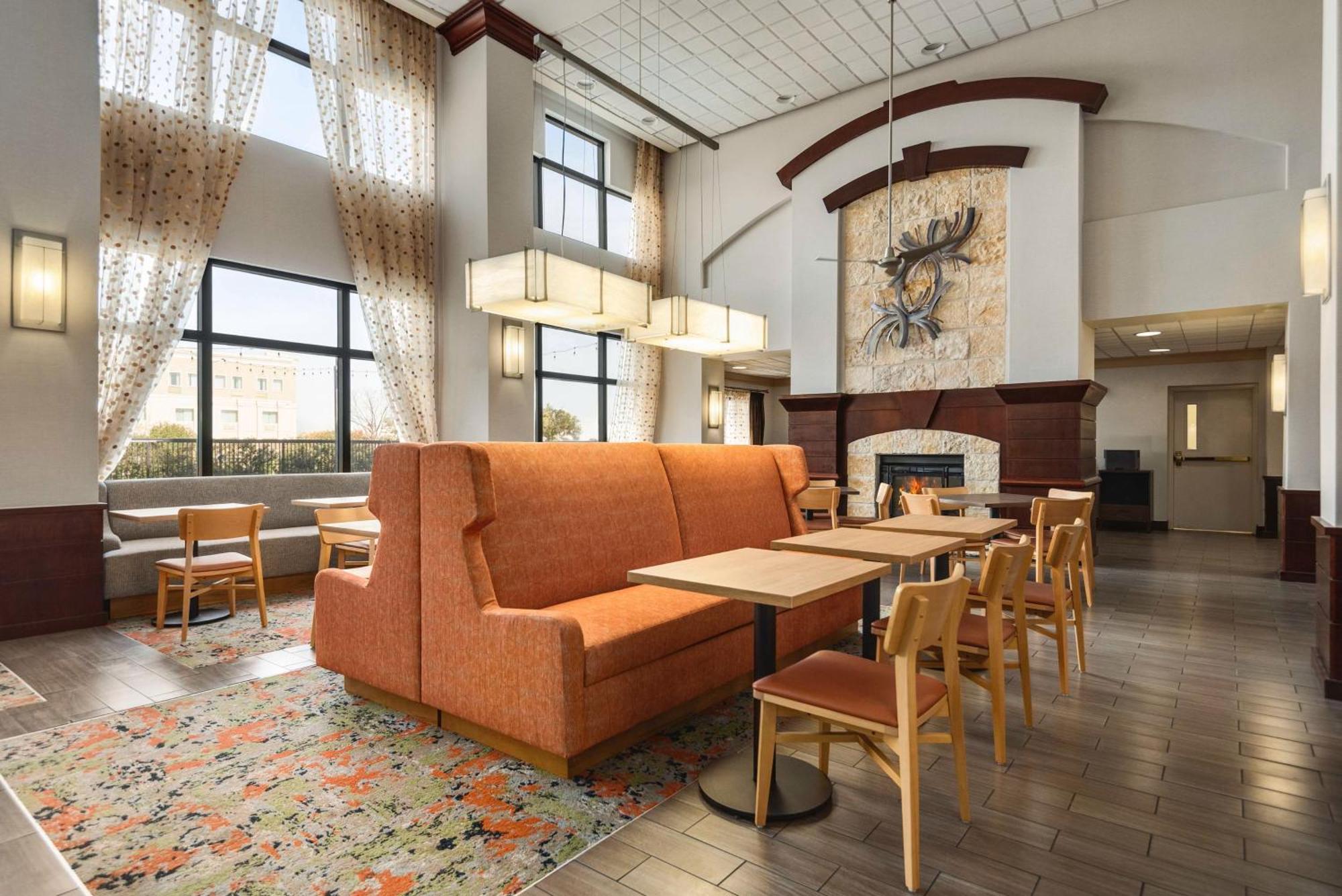 Hampton Inn & Suites סן מרקוס מראה חיצוני תמונה