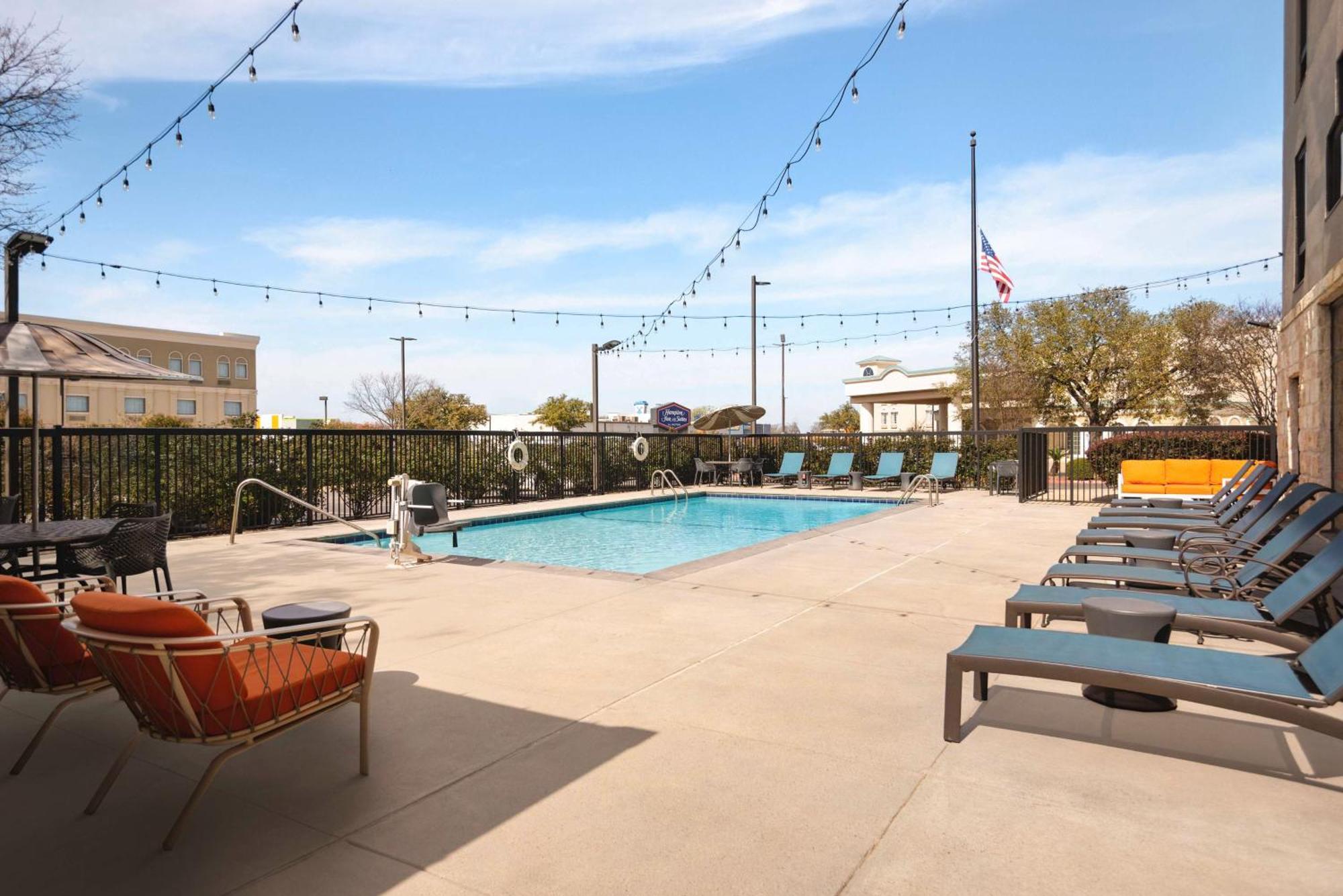 Hampton Inn & Suites סן מרקוס מראה חיצוני תמונה