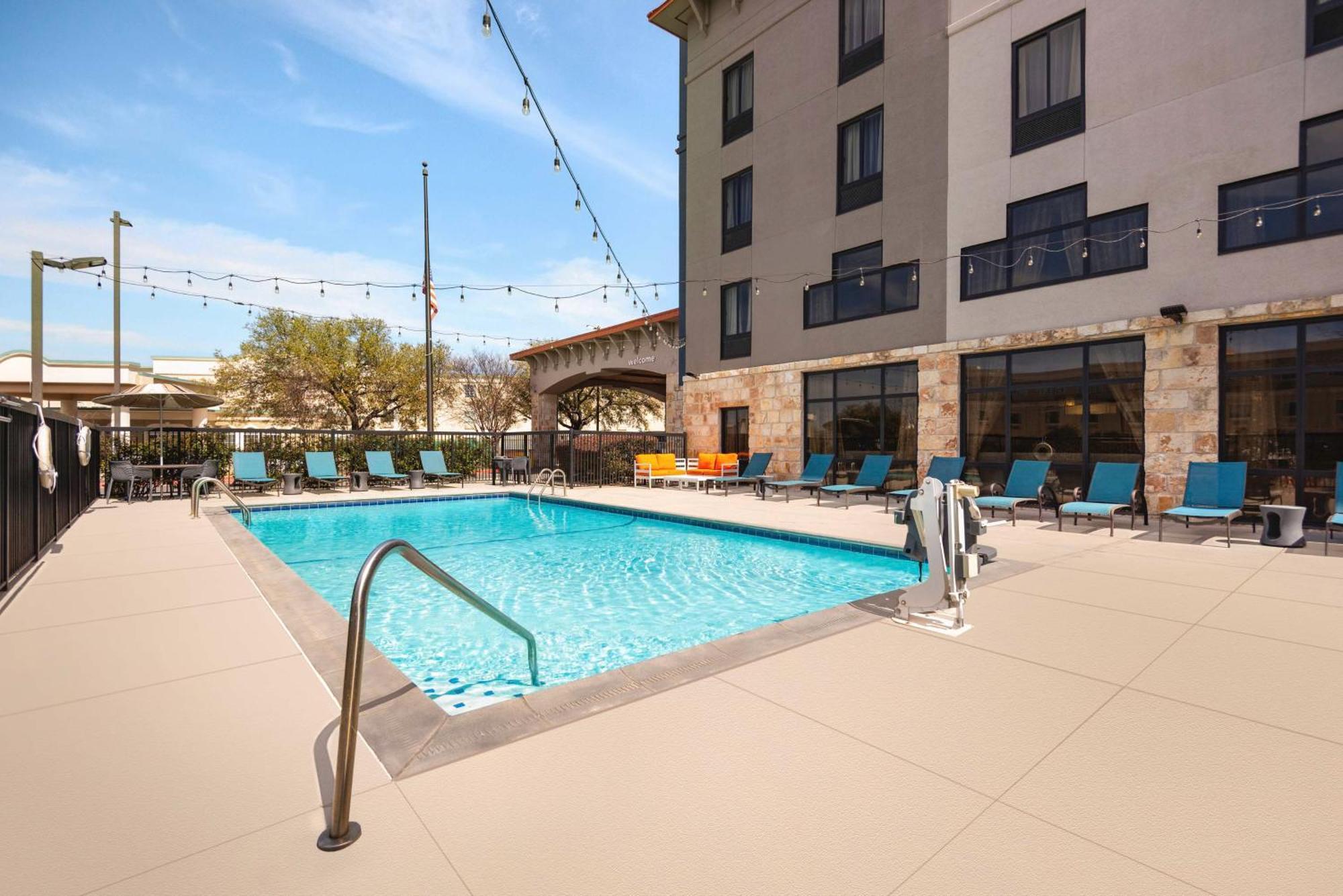 Hampton Inn & Suites סן מרקוס מראה חיצוני תמונה