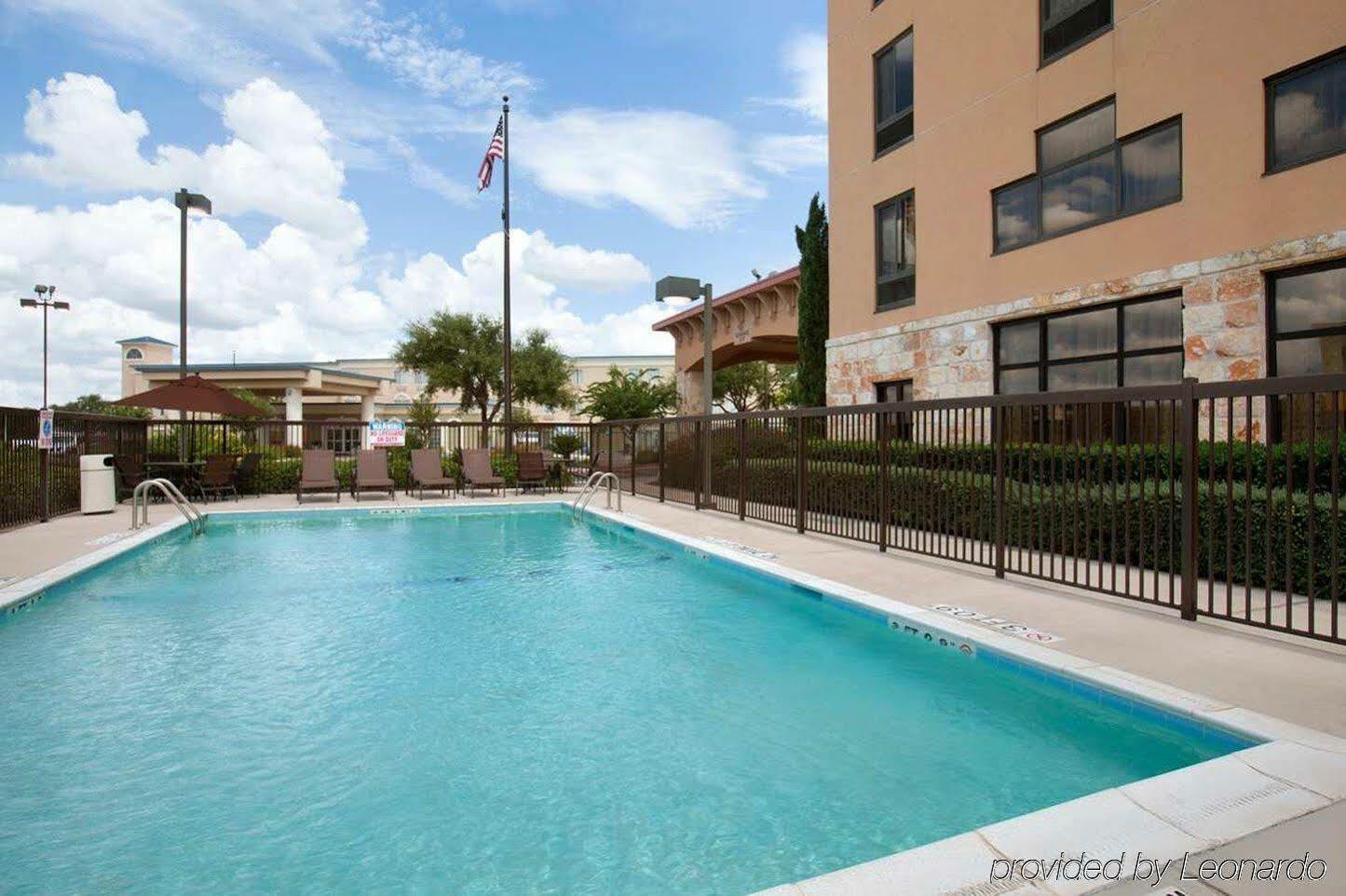 Hampton Inn & Suites סן מרקוס מראה חיצוני תמונה